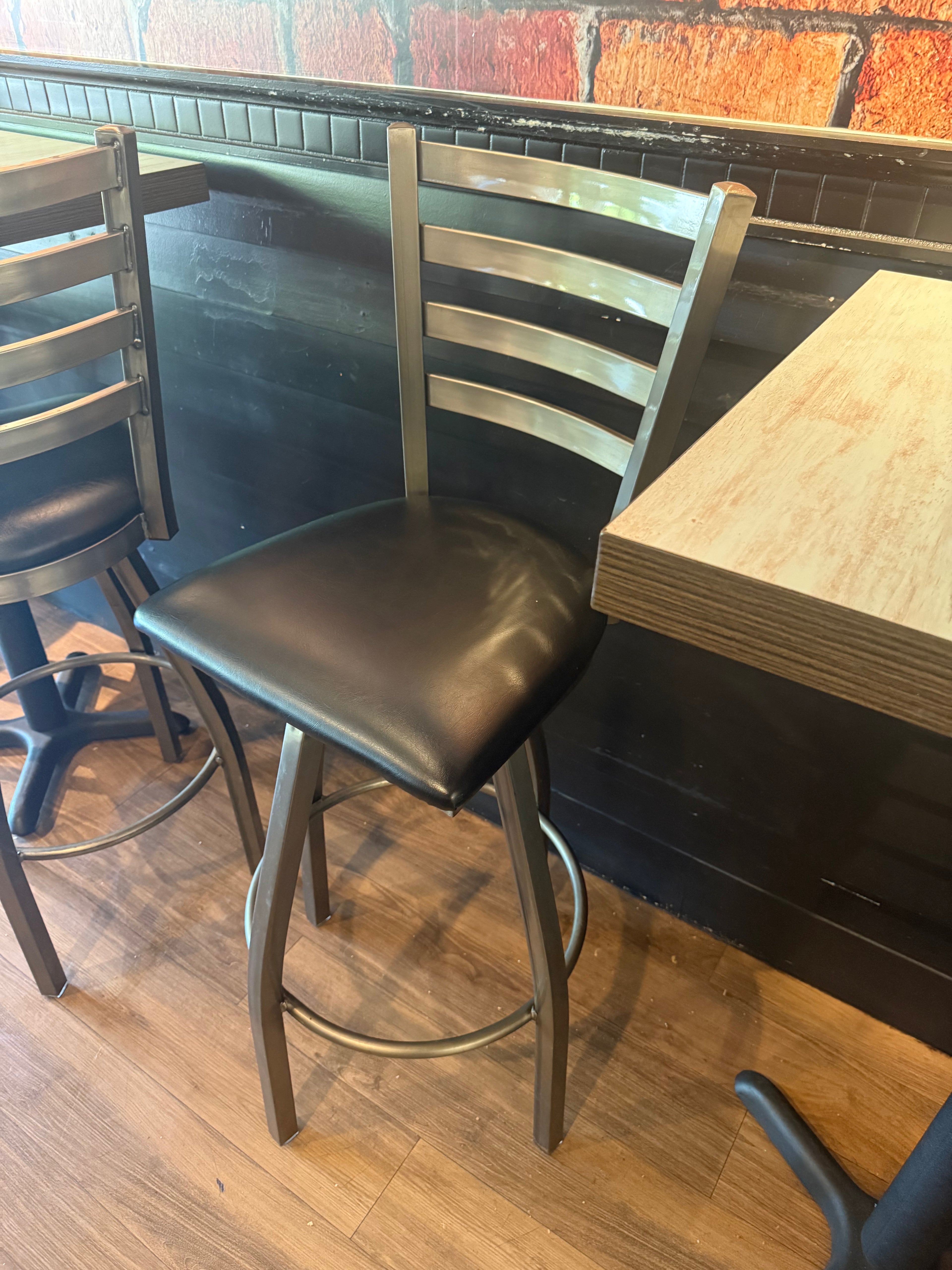 Silla alta tipo bar giratoria