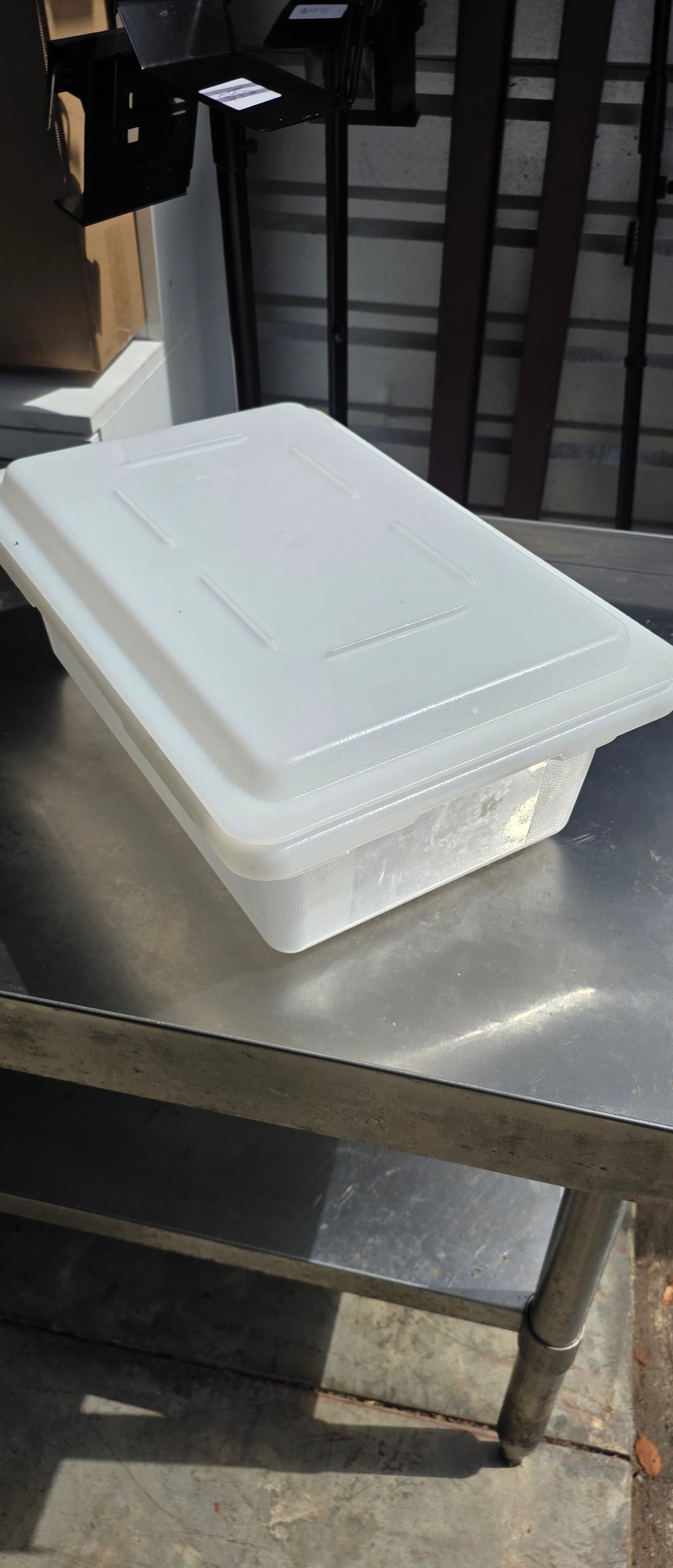 Cambro Commercial Food Storage Box with Lid 18” x 12” x 6” – NSF with Lid