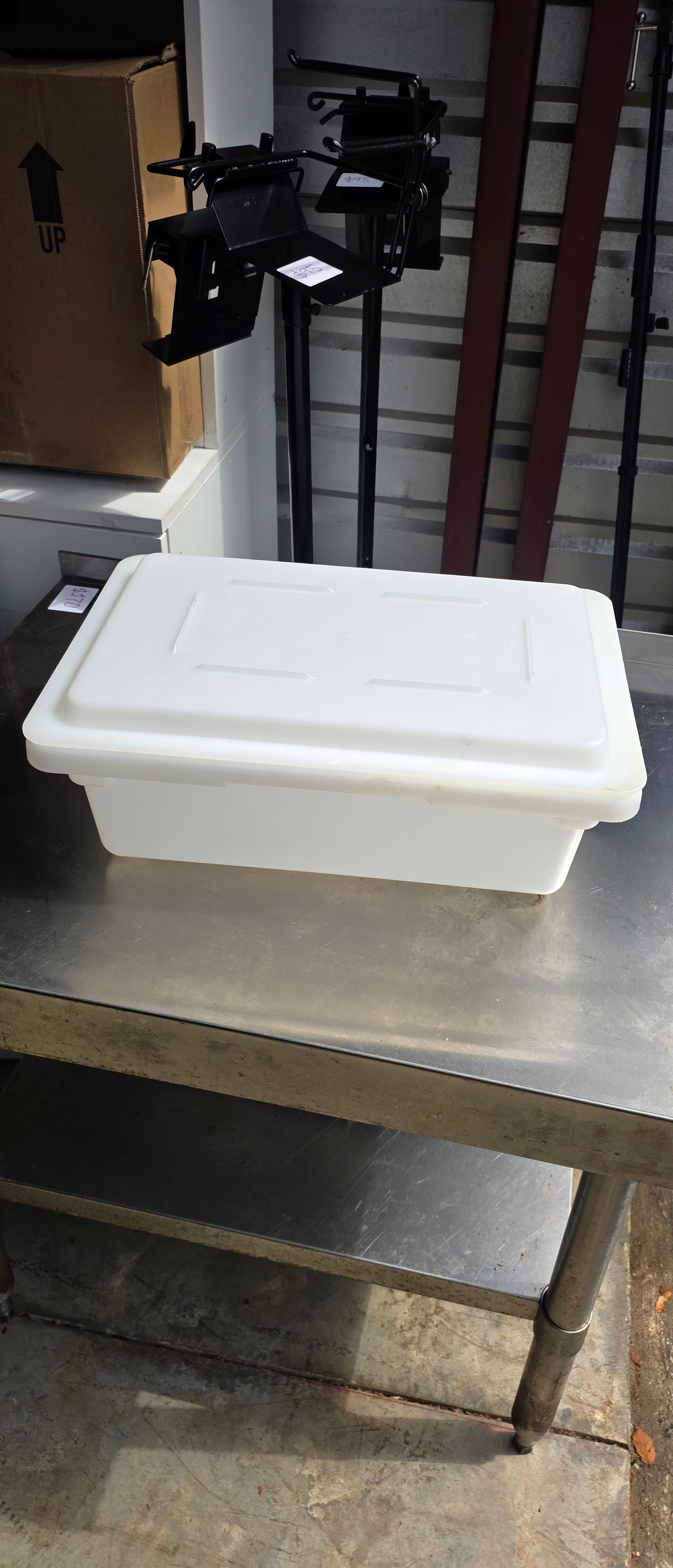 Cambro Commercial Food Storage Box with Lid 18” x 12” x 6” – NSF with Lid